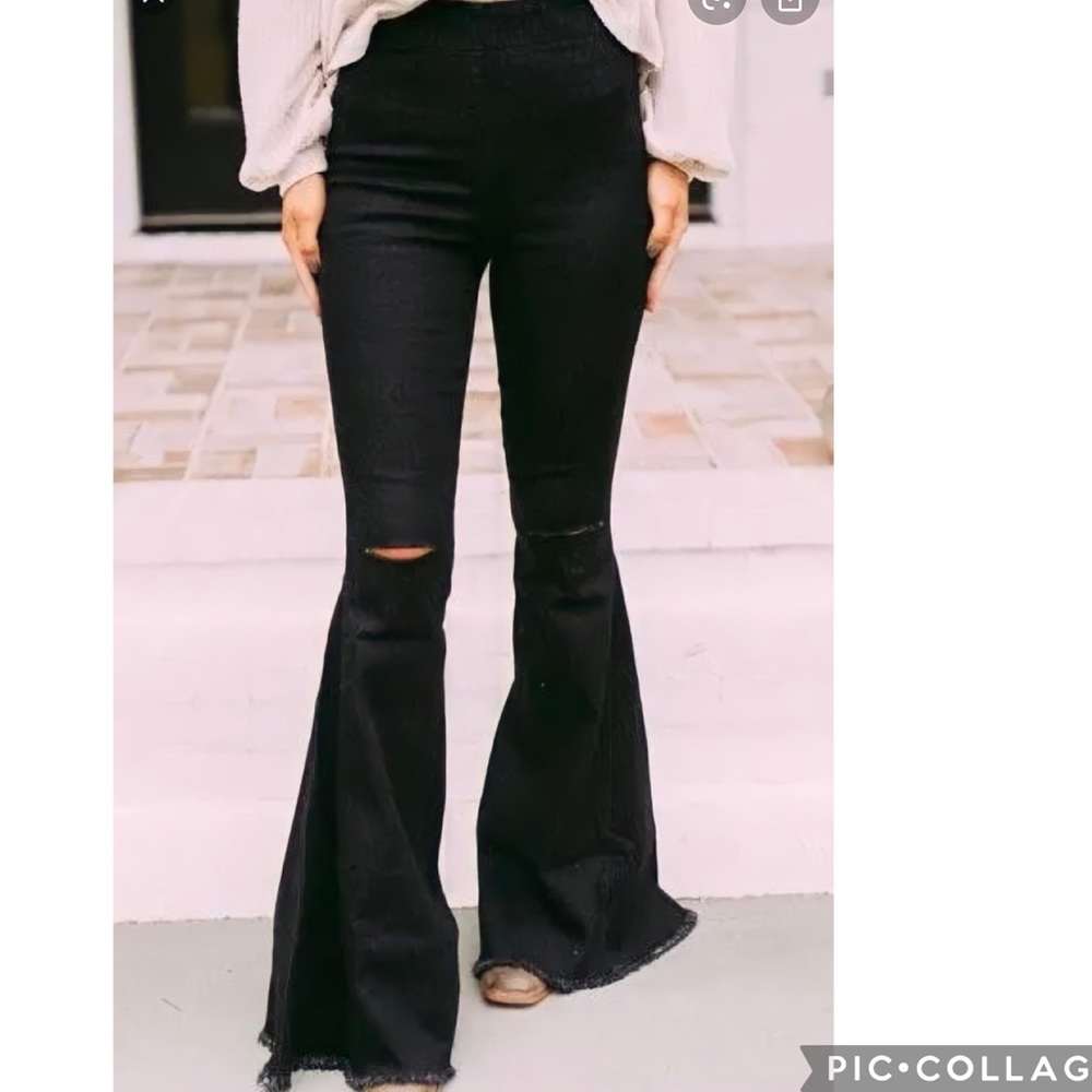Vestique Black Flare Jeans